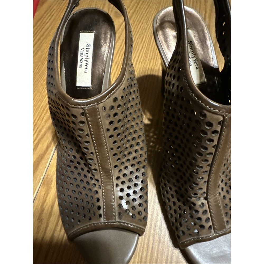 Women's 7.5 Med Simply Vera Sandal Wedge Heels Mesh Design Brown Sling Back